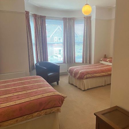 Landguard Lodge Guest House Shipley  Extérieur photo