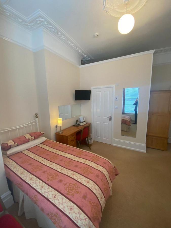 Landguard Lodge Guest House Shipley  Extérieur photo