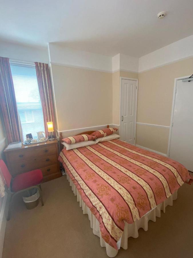 Landguard Lodge Guest House Shipley  Extérieur photo