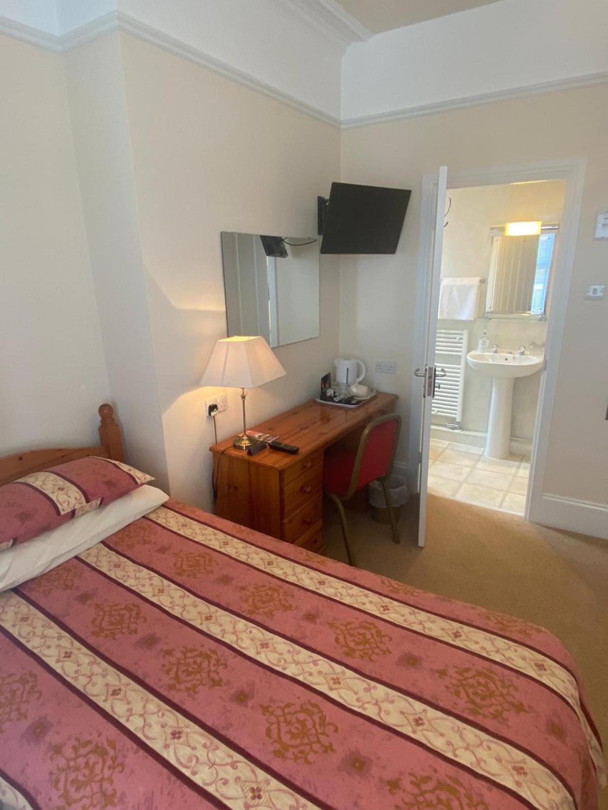 Landguard Lodge Guest House Shipley  Chambre photo