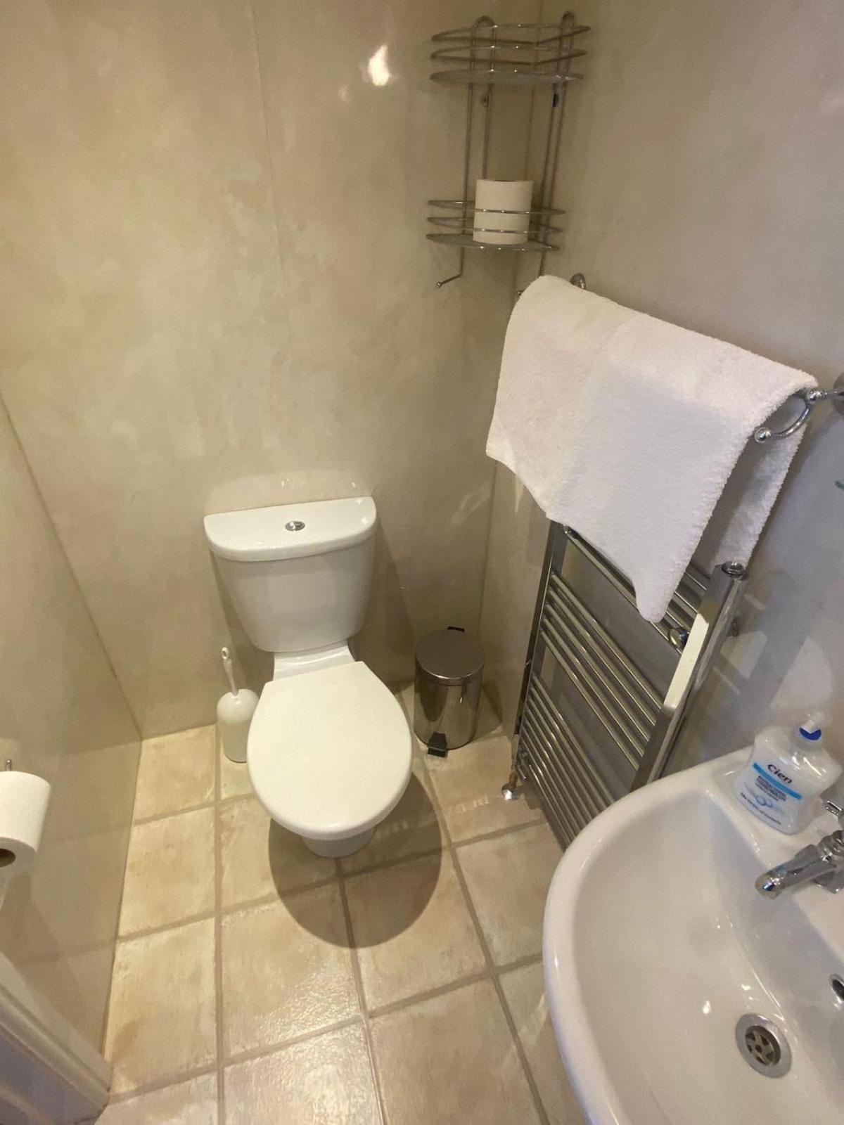 Landguard Lodge Guest House Shipley  Extérieur photo
