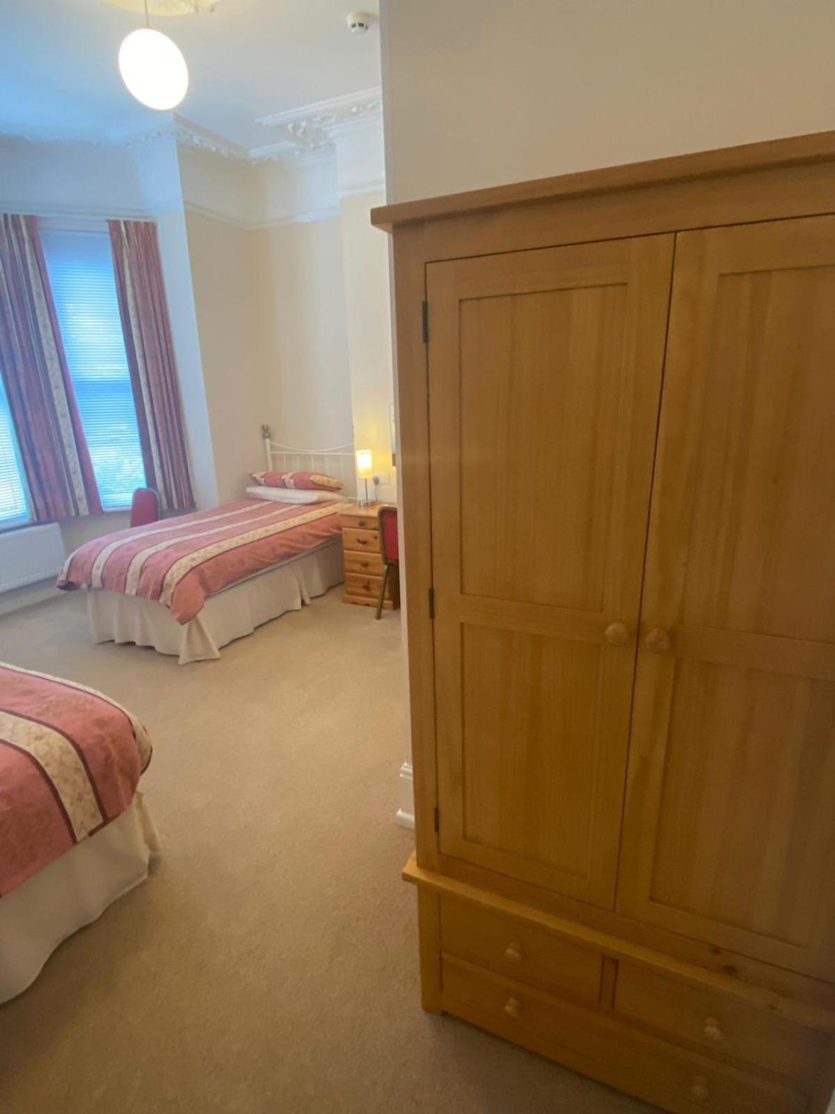 Landguard Lodge Guest House Shipley  Extérieur photo