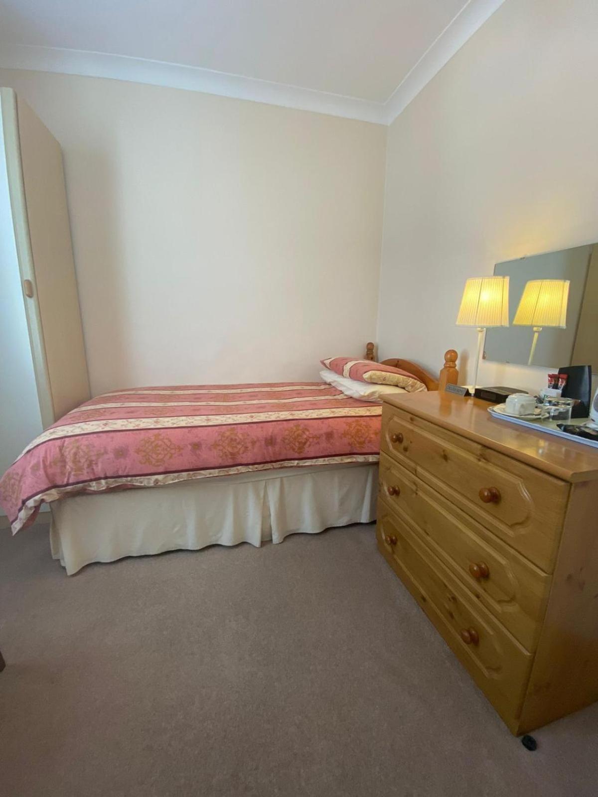 Landguard Lodge Guest House Shipley  Chambre photo