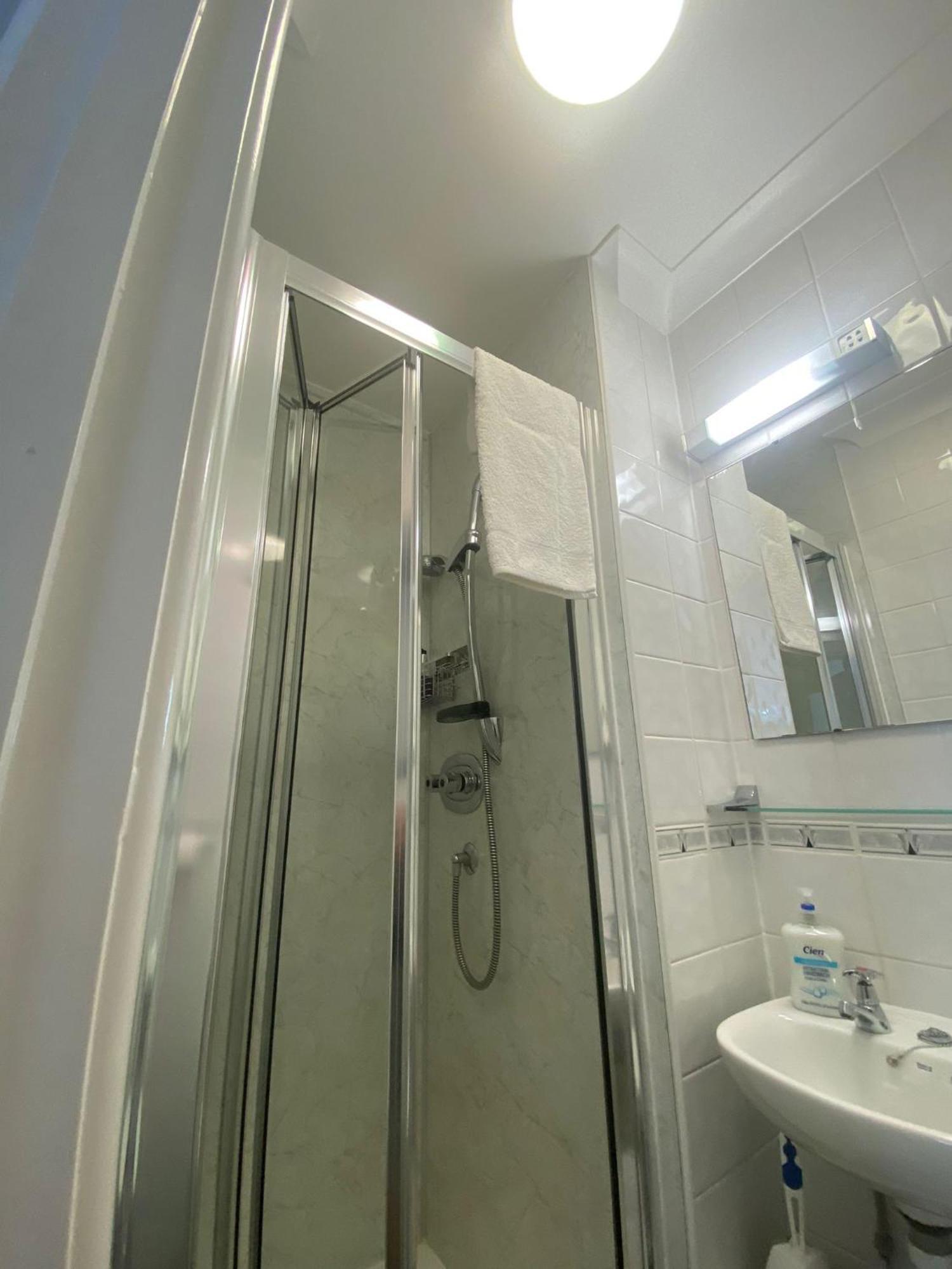 Landguard Lodge Guest House Shipley  Chambre photo