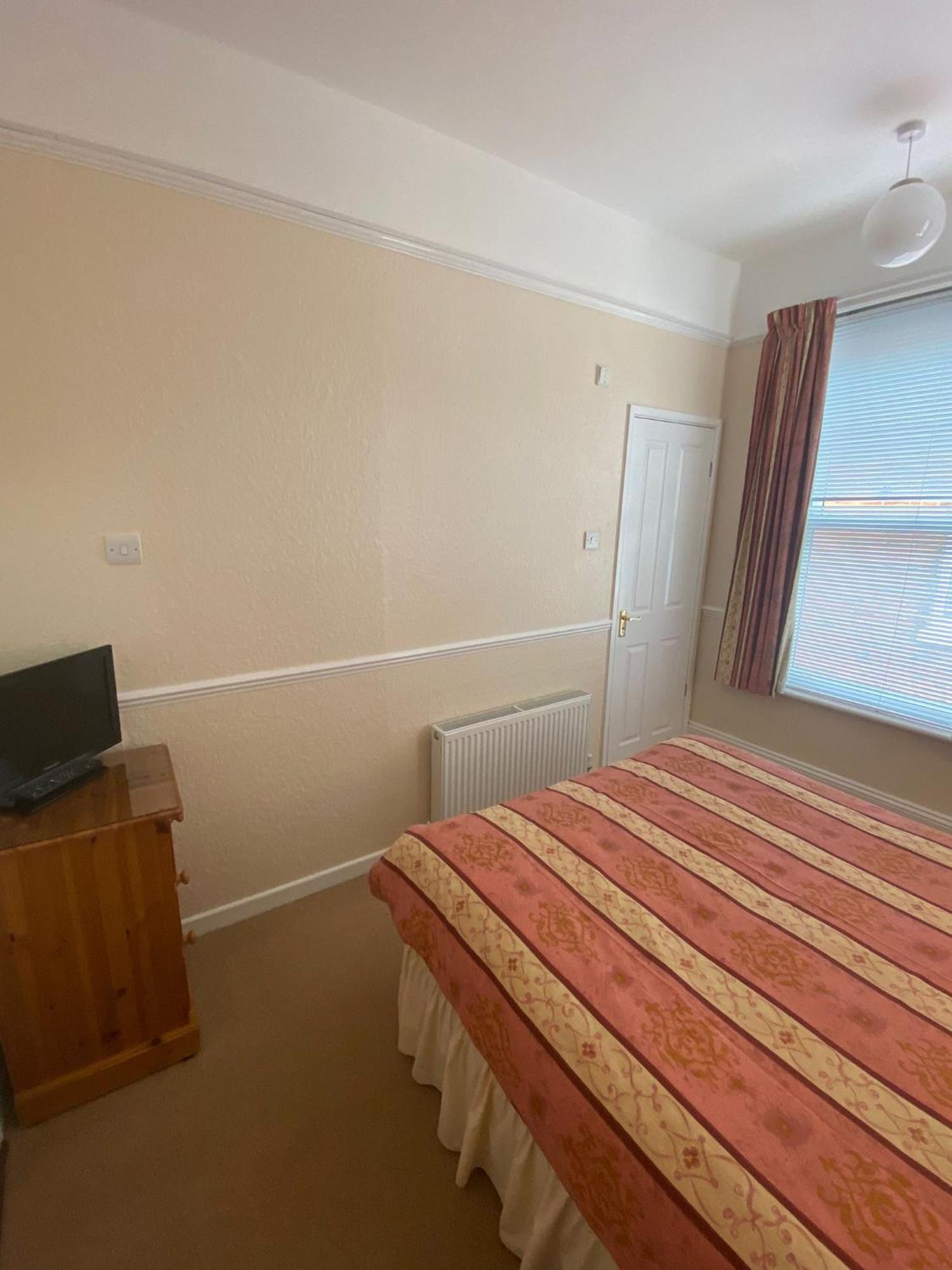 Landguard Lodge Guest House Shipley  Extérieur photo