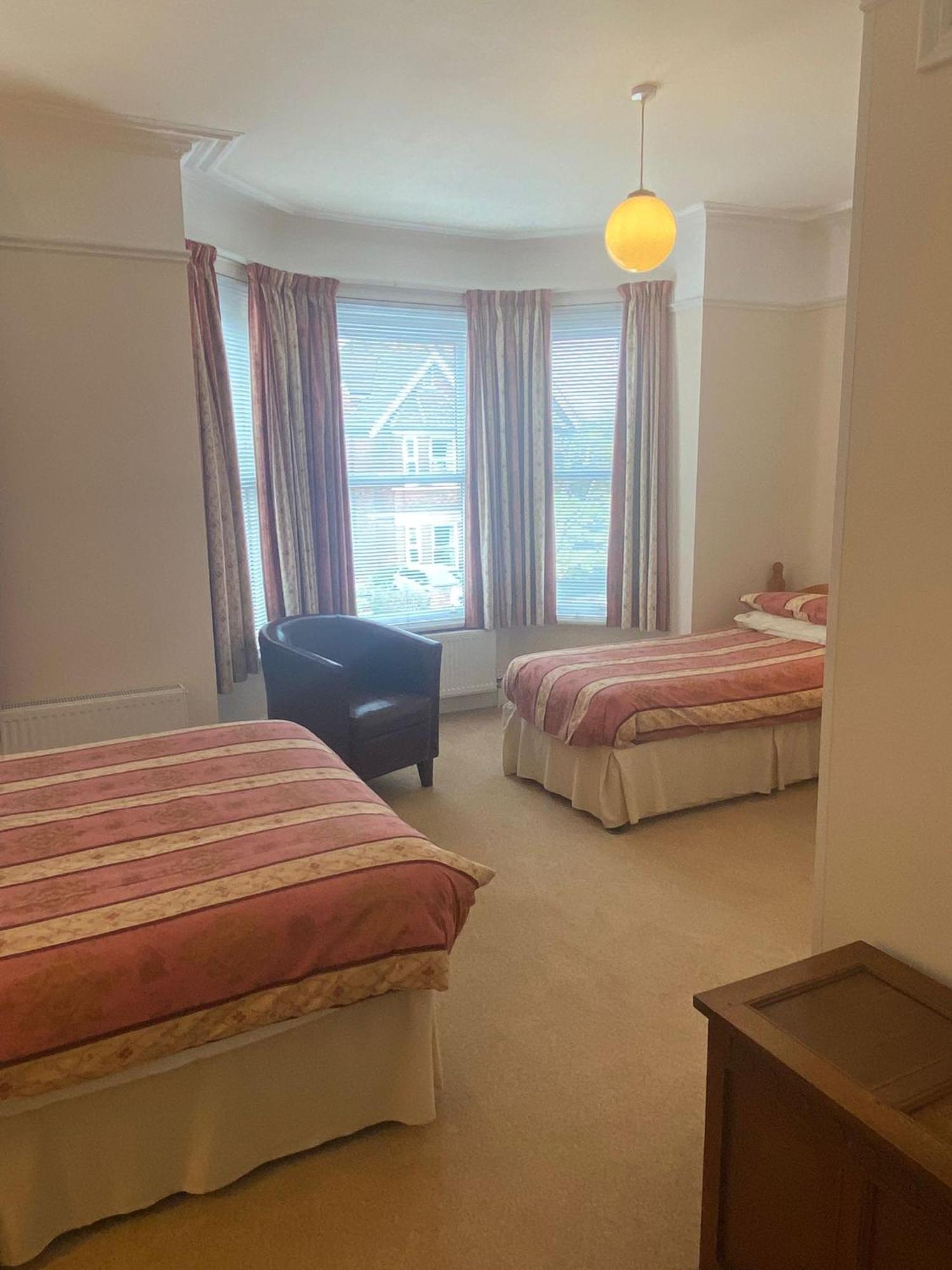 Landguard Lodge Guest House Shipley  Extérieur photo